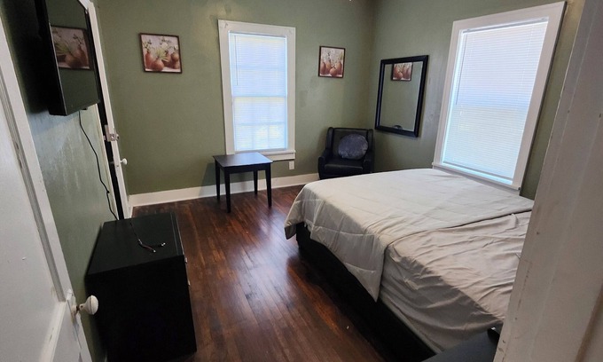 Caddo Heights-South Highlands House | Charming 2 BR retreat in Shreveport, minutes from Casinos, airport & attractions