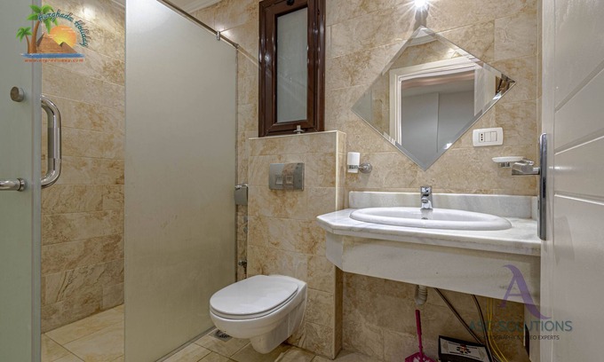 Al Ahyaa Apartment | Charming 2-bedroom apartment in gorgeous Red Sea Governorate with AC