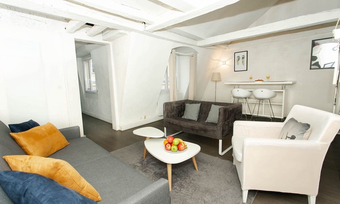 Les Iles Apartment | Charming 2-room apartment in the heart of Paris - Ile Saint Louis: Timeless charm