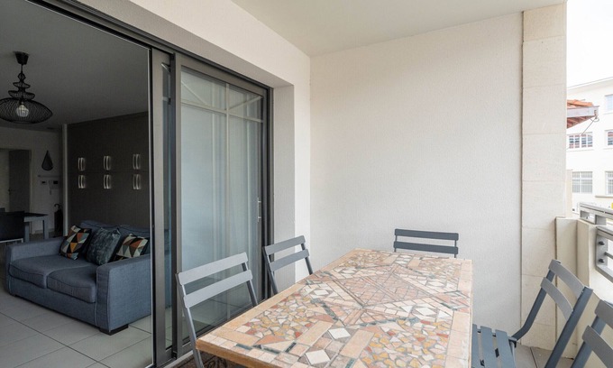 Arcachon Apartment | "Charming 2BR Apartment in Arcachon Centre with Parking, Balcony & Modern Amenities"