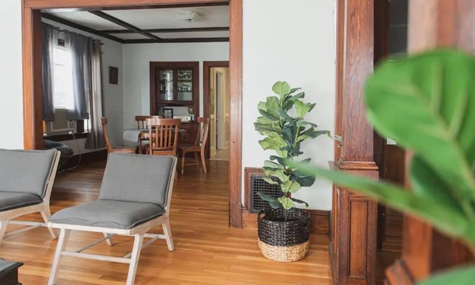 Hartford Apartment | Charming 2BR in Hartford's Southwest Neighborhood