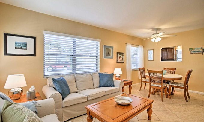 Lake Worth Apartment | Charming 2BR Lake Worth Condo Steps from the Water