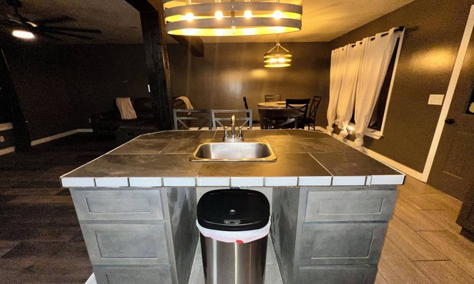 Town of Aurelius House | Charming 3-Apt in a house in fabulous Auburn with AC, WiFi.