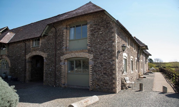 Noss Mayo House | Charming 3 Bed Barn Close to Coast, Noss Mayo, Newton Ferrers and the Beaches