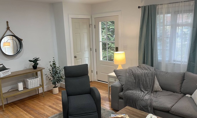 Fry's Spring House | Charming 3-bedroom house with AC and WiFi in delightful Charlottesville