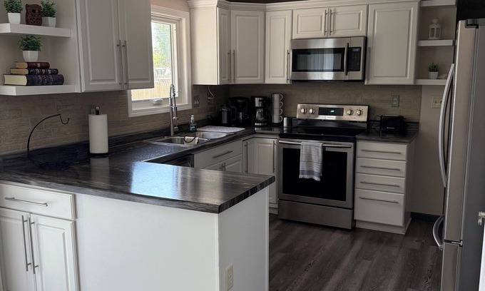 Baraboo House | Charming 3 Bedroom 2.5 bathroom finished basement, Huge yard and Charcoal grill