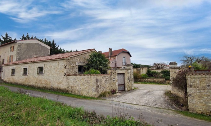 Pissotte Cottage | Charming 3-Bedroom Architect's Cottage with Private Garden and Parking in Pissotte