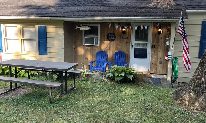 Edinboro Cottage | Charming 3-bedroom cottage at lovely Edinboro Lake