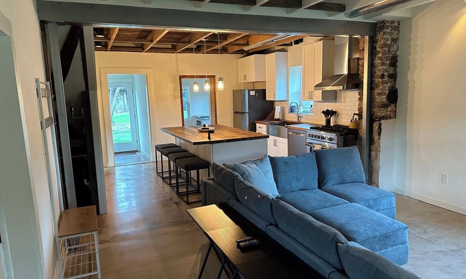 Free Union Other | Charming 3-bedroom farmhouse with AC and WiFi in Free Union