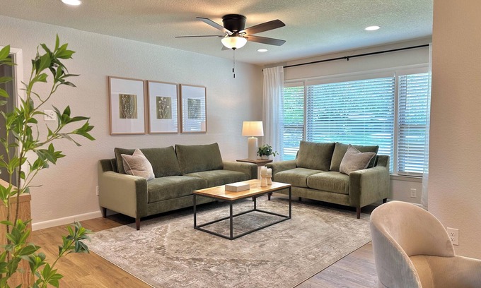 Fort Worth House | Charming 3-bedroom house in conveniently-located Fort Worth neighborhood
