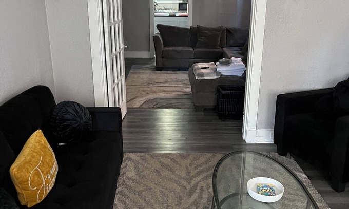 Manchester House | Charming 3-bedroom house with AC and WiFi in lovely Pittsburgh