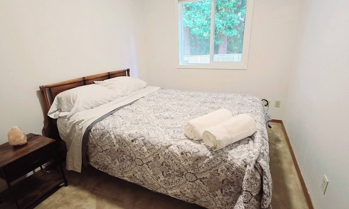 Beaverton House | Charming 3-bedroom house with King Bed in fabulous Beaverton
