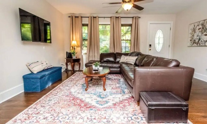 East Forest Ski Chalet | Charming 3 bedroom house close to uptown Charlotte