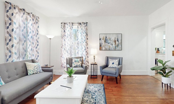 Mansfield House | Charming 3-bedroom house in Mansfield with WiFi, AC, full kitchen