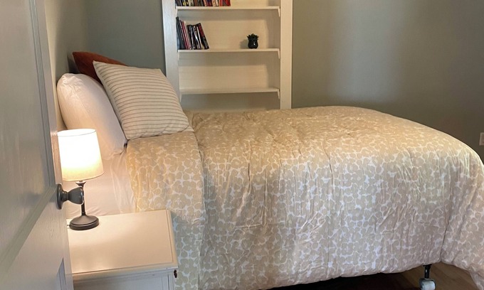 Columbia House | Charming 3-bedroom house with AC in Columbia