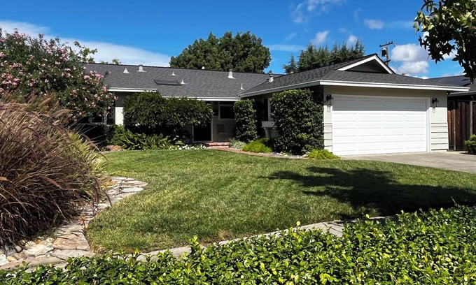 Willow Glen House | Charming 3-bedroom house in fabulous Willow Glen neighborhood