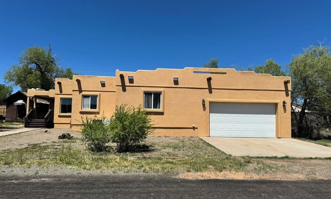 Seligman House | Charming 3-bedroom house a short walk to Historic Downtown Seligman with AC