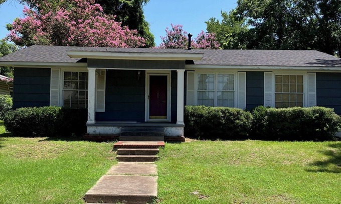 Antlers House | Charming 3-bedroom house in Antlers,Ok ,the deer capital of the world.