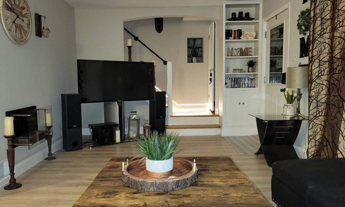 Dunning House | Charming 3-bedroom house in amazing Chicago