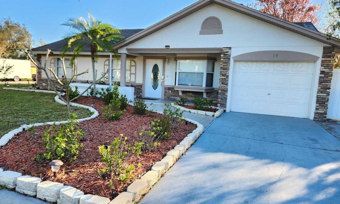 Azalea Park House | Charming 3-bedroom house with a Pool, AC, WiFi in awesome Orlando