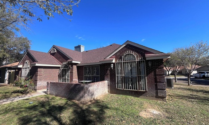 Bonanza House | Charming 3-bedroom house in delightful Laredo