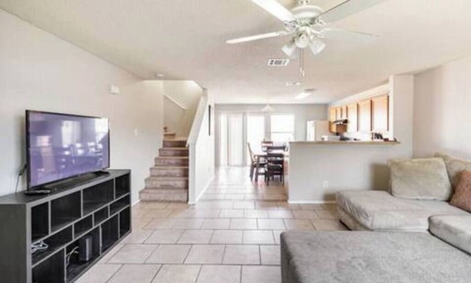 Wilmer House | Charming 3-bedroom house with WiFi and Workspace15min from Downtown Dallas