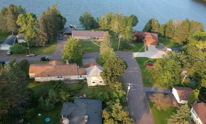 Moose Lake House | Charming 3-bedroom plus bunkhouse sleeps up to 10 with WiFi and AC in Moose Lake