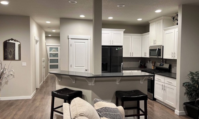 Rock Creek House | Charming 3-bedroom townhome with WiFi and AC in Happy Valley!