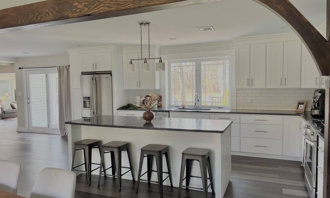 Suplee House | Charming 3-bedroom house with fenced in dog yard and playground and hottube