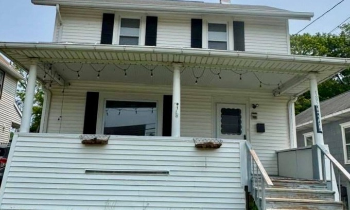 Johnson City House | Charming 3-Bedroom Home – Comfort & Space for the Whole Family in Johnson City