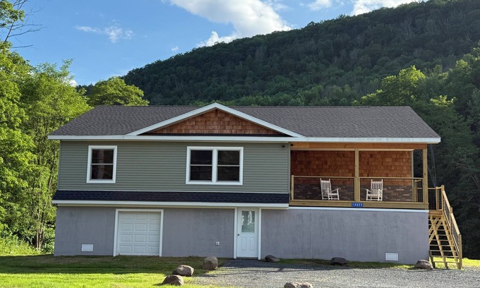 Prattsville House | Charming 3-bedroom house with WiFi, AC in Historic Prattsville.