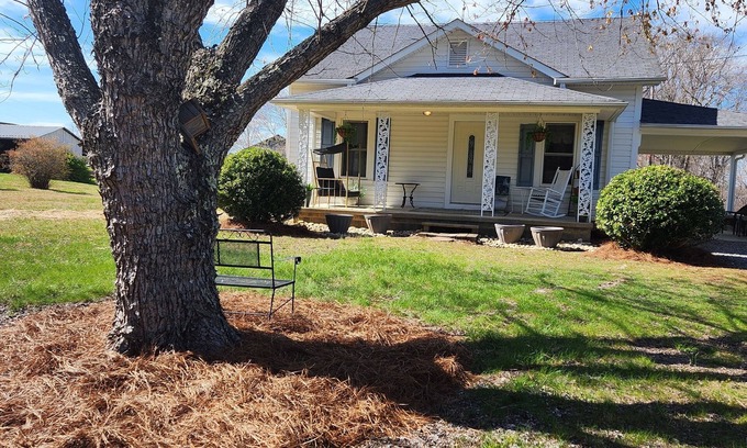 Stokes Cottage | Charming 3-bedroom cottage with AC, WiFi in serene Walnut Cove.