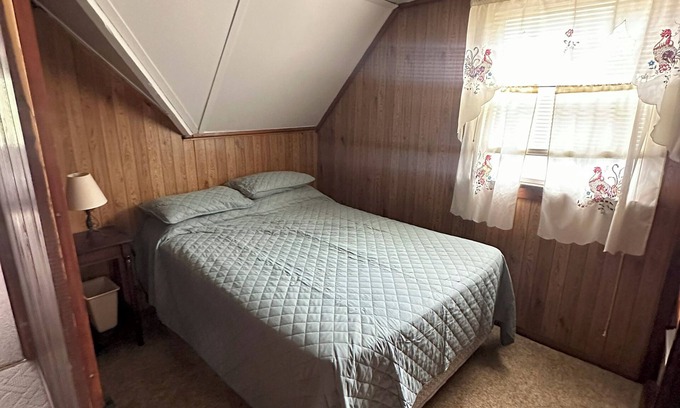 Brier Hill House | Charming 3-bedroom WATERFRONT cabin on the St. Lawrence River!