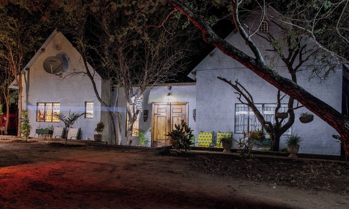 Livingstone Other | Charming 3-Bedroom Rustic Luxury Farmhouse — Minutes from the Victoria Falls