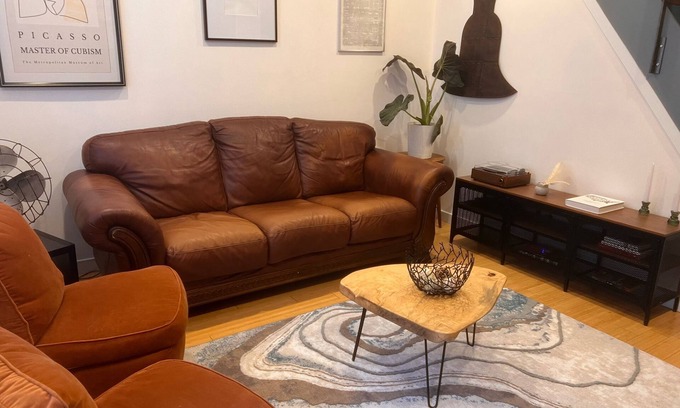 Olde Richmond House | Charming 3-BR Home in the Heart of Philly! Mins from Lincoln Financial Field