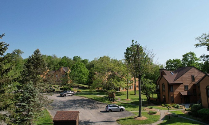 Seven Springs House | Charming 3BD Condo Mt Retreat Near Seven Springs