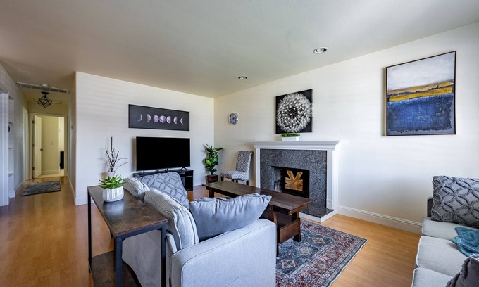Santa Clara House | Charming 3BDR/2BTH family home near Rivermark Plaza