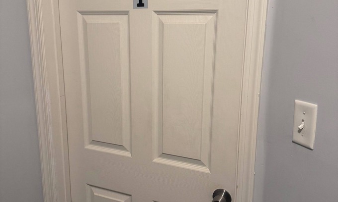 Elkton House | Charming 3rd floor Large bedroom inside townhome