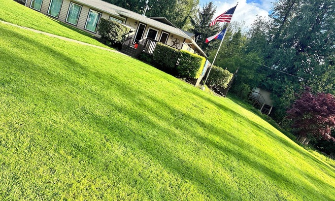 Enumclaw House | Charming 4-bedroom house in Enumclaw - Family and Pet friendly!