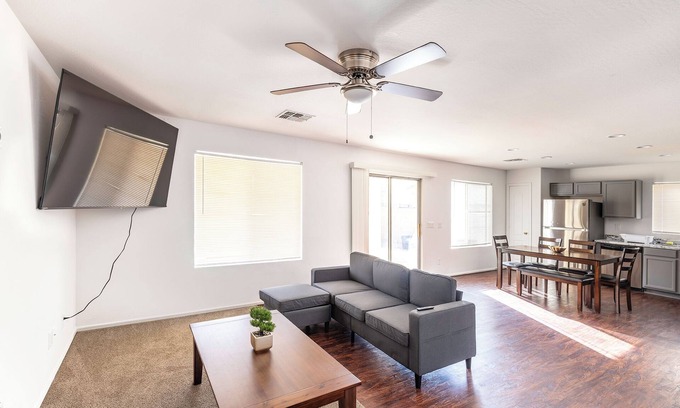 Maricopa House | Charming 4-bedroom house in marvelous Maricopa. Close to major freeways. AC/WIFI