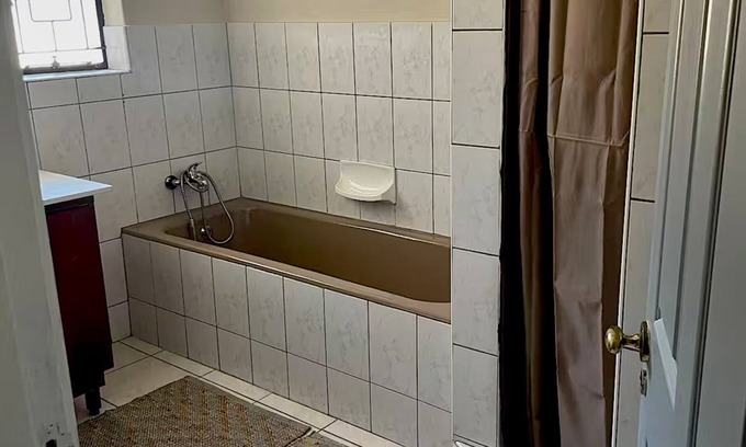 Port Elizabeth House | Charming 4-bedroom house with AC, WiFi in superb Gqeberha