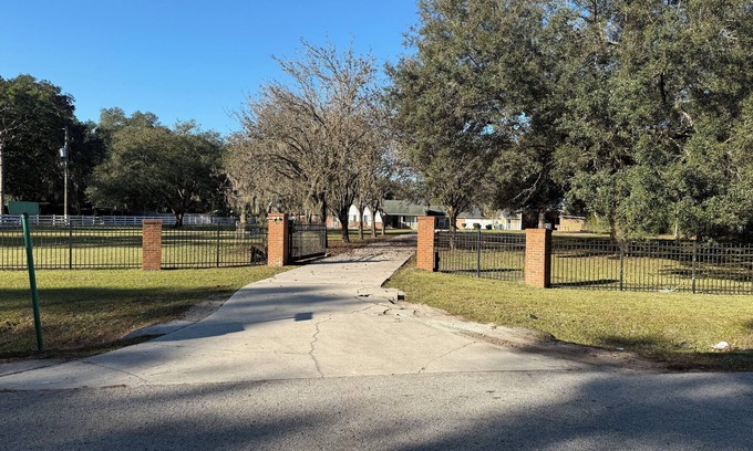 Del Rio Other | Charming 4-bedroom farmhouse in lovely Jacksonville with fitness room, WiFi