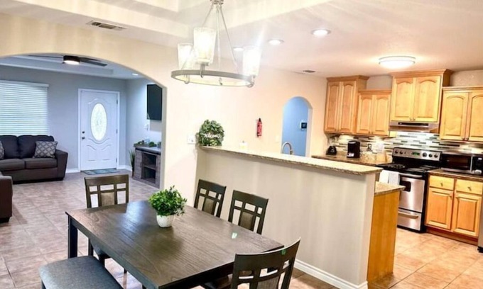 Eagle Pass House | Charming 4beds/2bath Entire Home