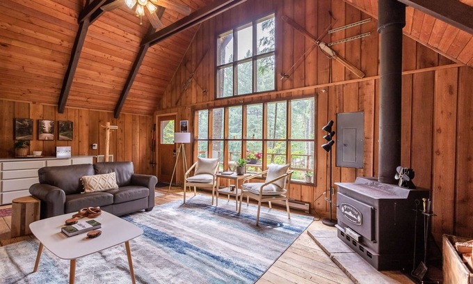 Packwood Cabin | Charming A-Frame @ Mt. Rainier~Nature~Relax! Pet Friendly!