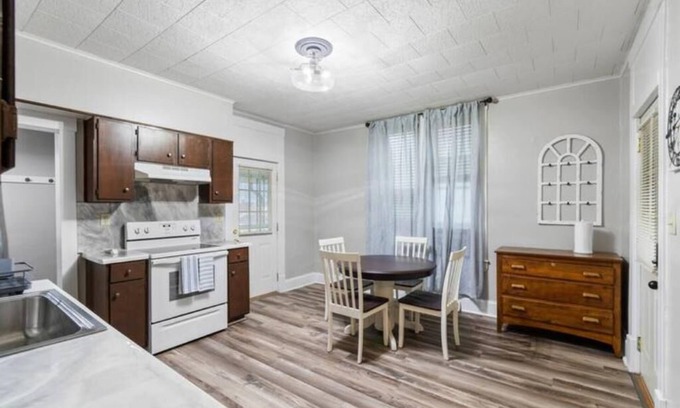 Martins Ferry House | Charming and quaint updated home