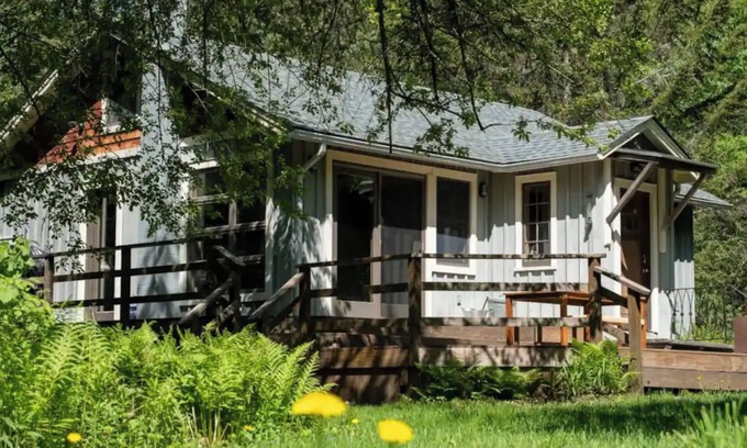 Lanesville House | Charming and secluded 2-bedroom cottage in the Catskills with WiFi and AC