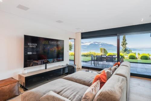 Montreux Apartment | Charming and Spacious Residence in the Heart of Brent by GuestLee