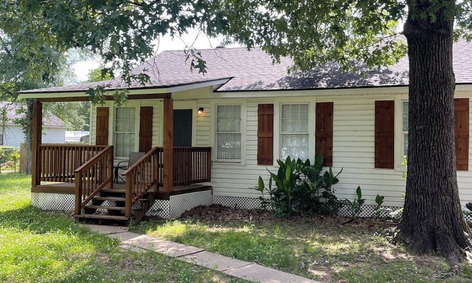 Lake View House | Charming and stylish 3 bedroom 1 bath home nestled in outskirts of Cross Lake