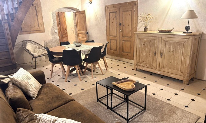 Premanon Apartment | Charming apartment in renovated Jura farmhouse - nature setting.