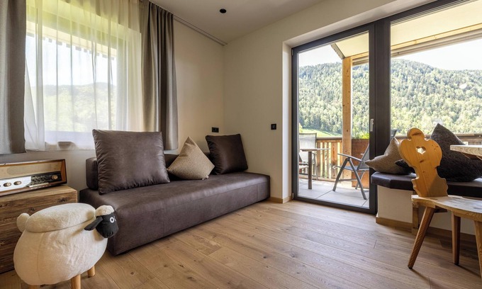 Collepietra Apartment | Charming Apartment “Sonnleiten Sonnenalm” with Mountain View